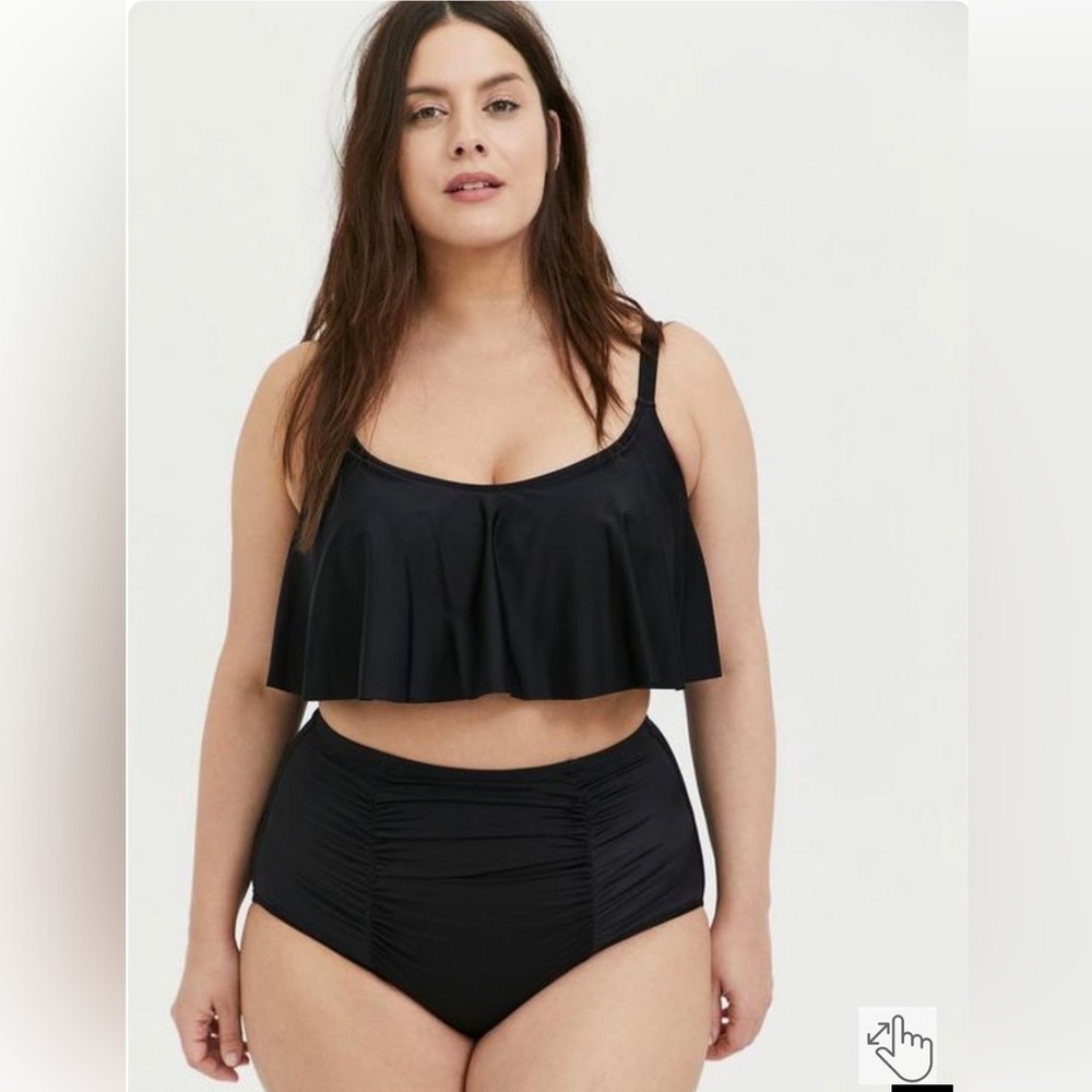 NWT Torrid Wireless Straight Flounce Bikini Top Sizes 5 & 6
